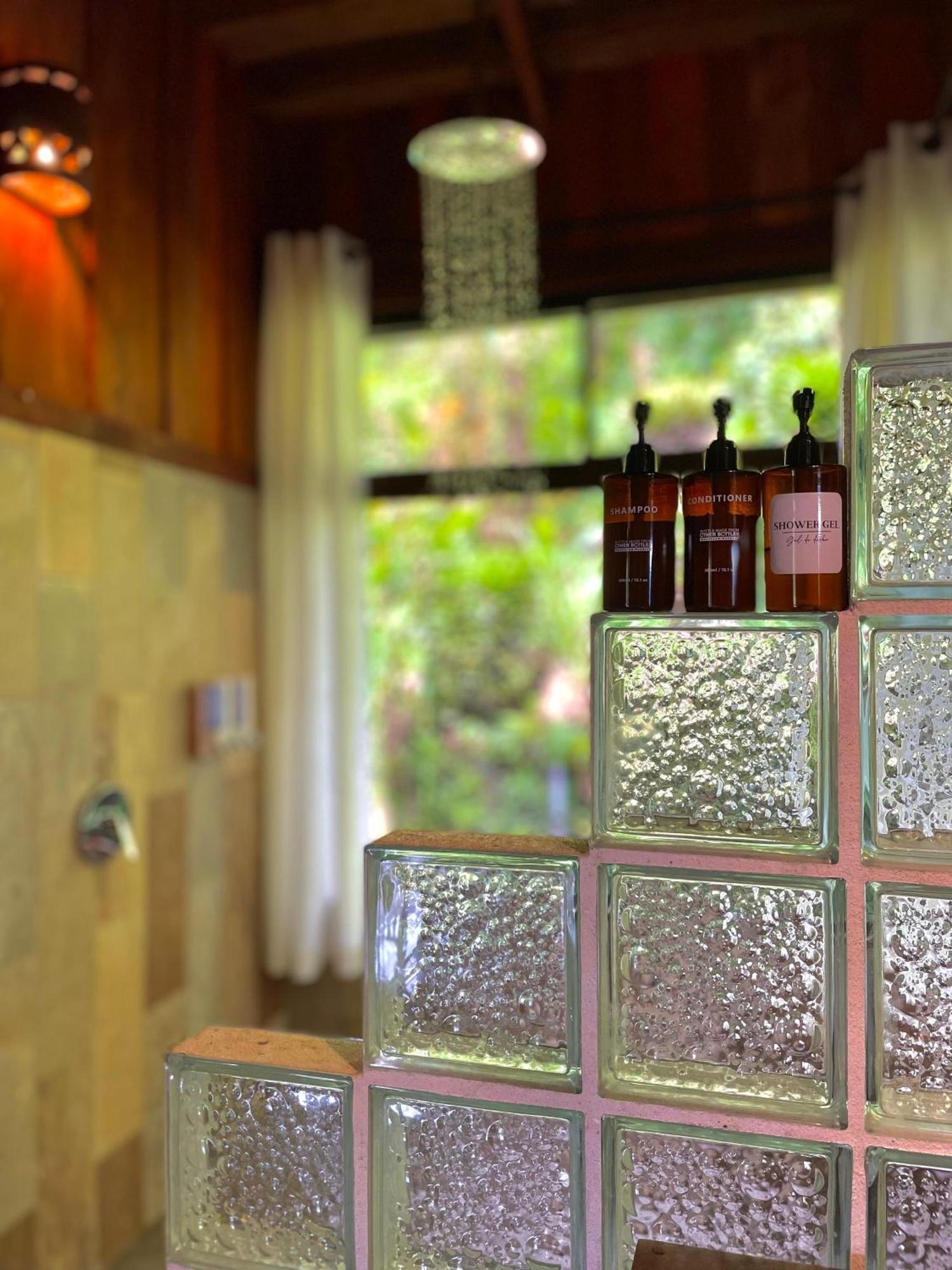 Heliconias Rainforest Lodge ビハグア エクステリア 写真