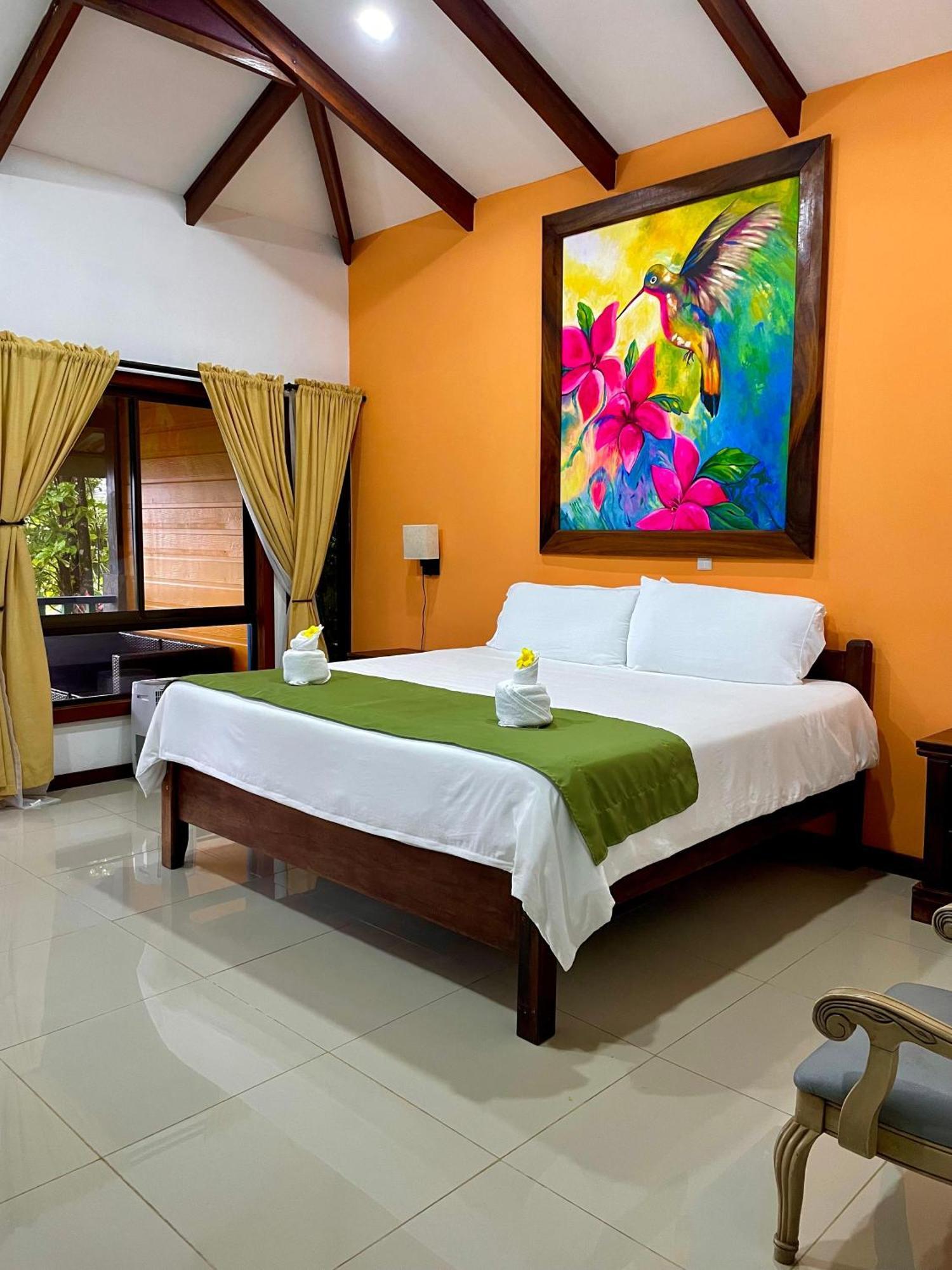 Heliconias Rainforest Lodge ビハグア エクステリア 写真